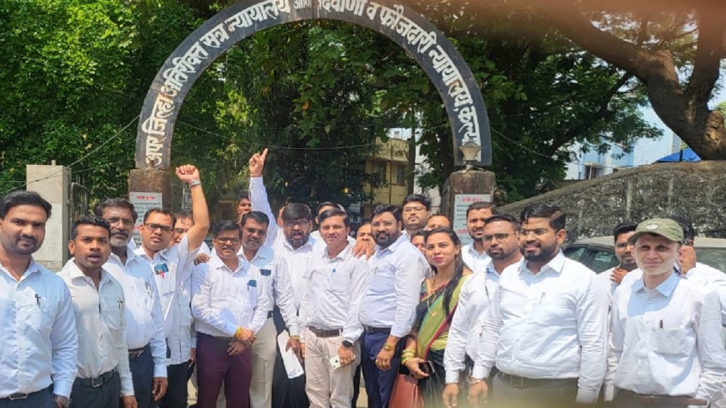 Lawyers protest in Kalyan