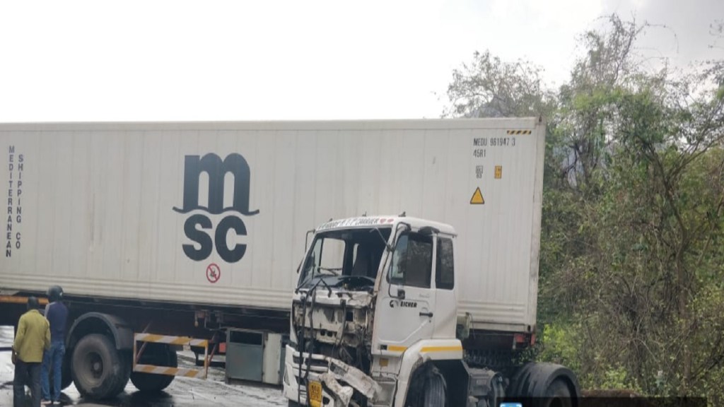 Trailer accident Mendhwan khind