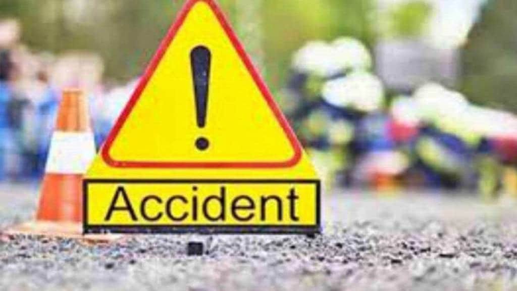 two wheeler hit Pregnant woman kalyan