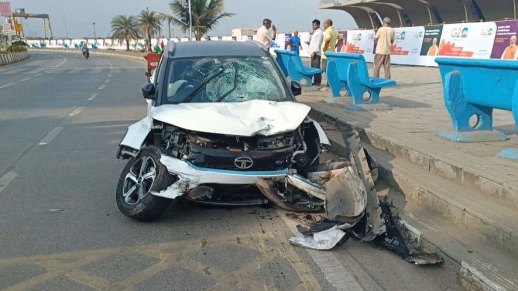 accident at worli sea face