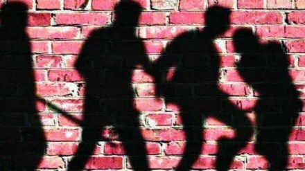 Navi Mumbai two persons beaten