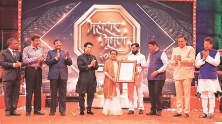 singer Asha Bhosale,