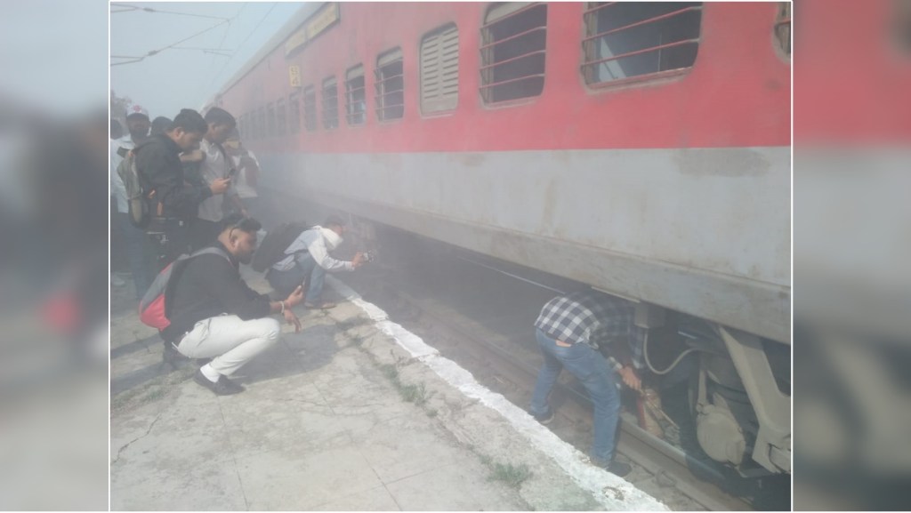 Smoke billowed from under two coaches of Nanded-Kurla Holiday Express