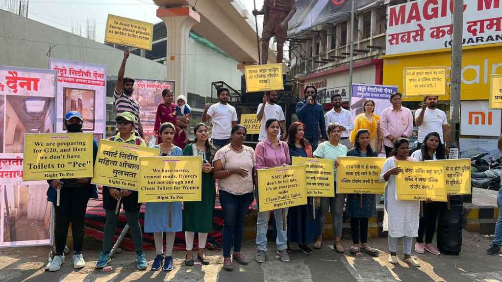 nagpur citizens forum protest on public toilet issue