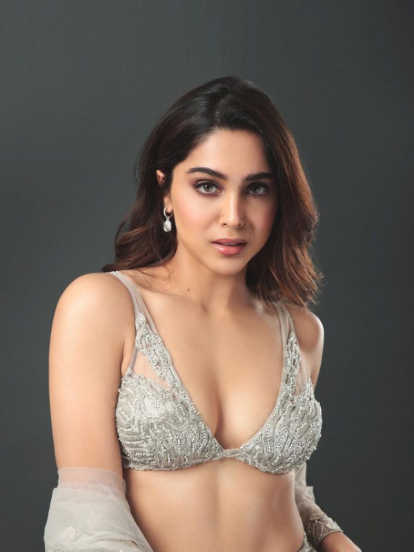 sharvari wagh