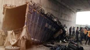 ruck falls down from bridge on samruddhi Mahamarg