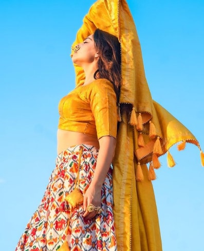  सोनाली कुलकर्णी सोशल मीडियावर अपडेट्स शेअर करत चाहत्यांसोबत कनेक्टेड राहते.
