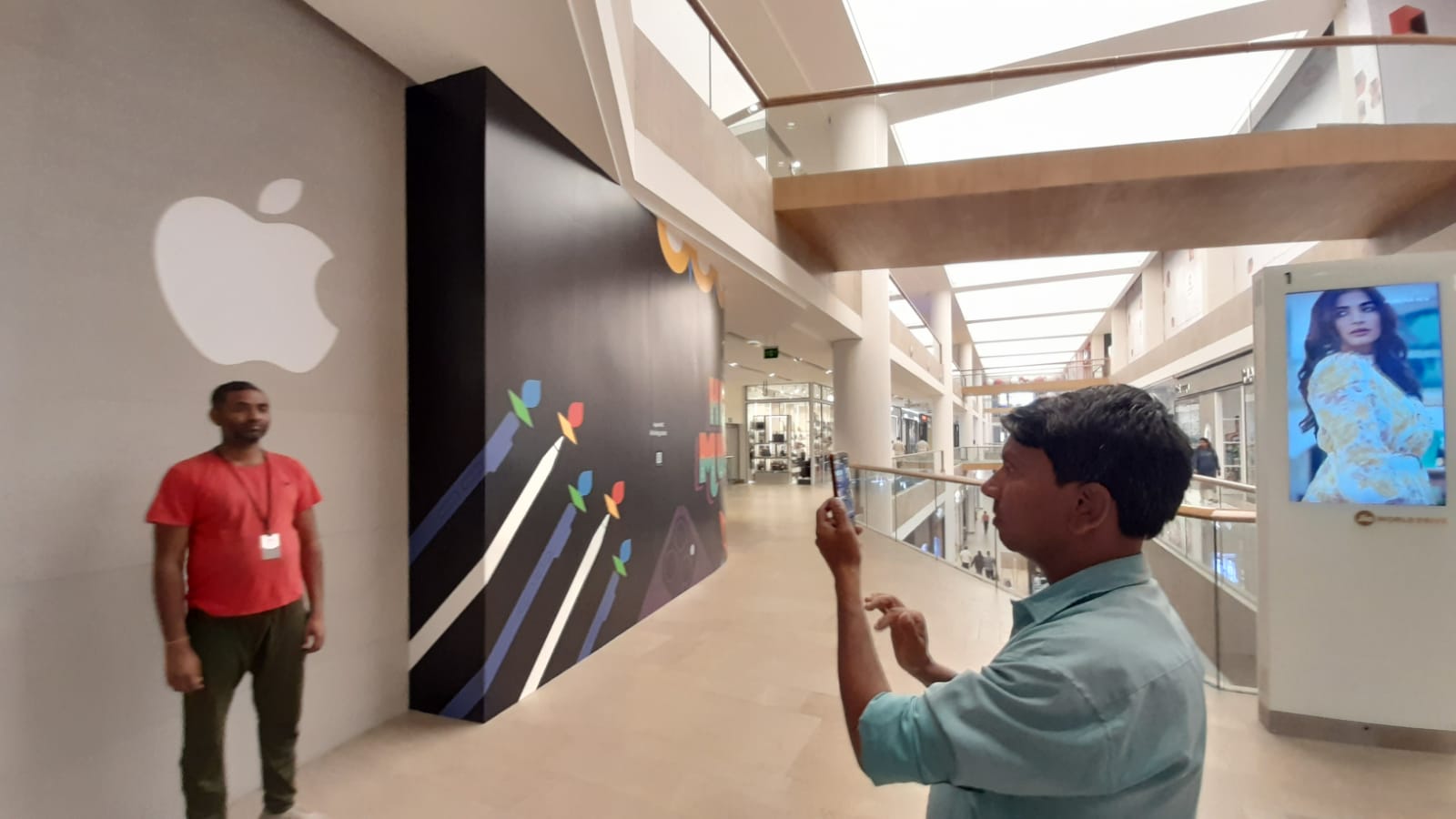 Apple store bkc 17