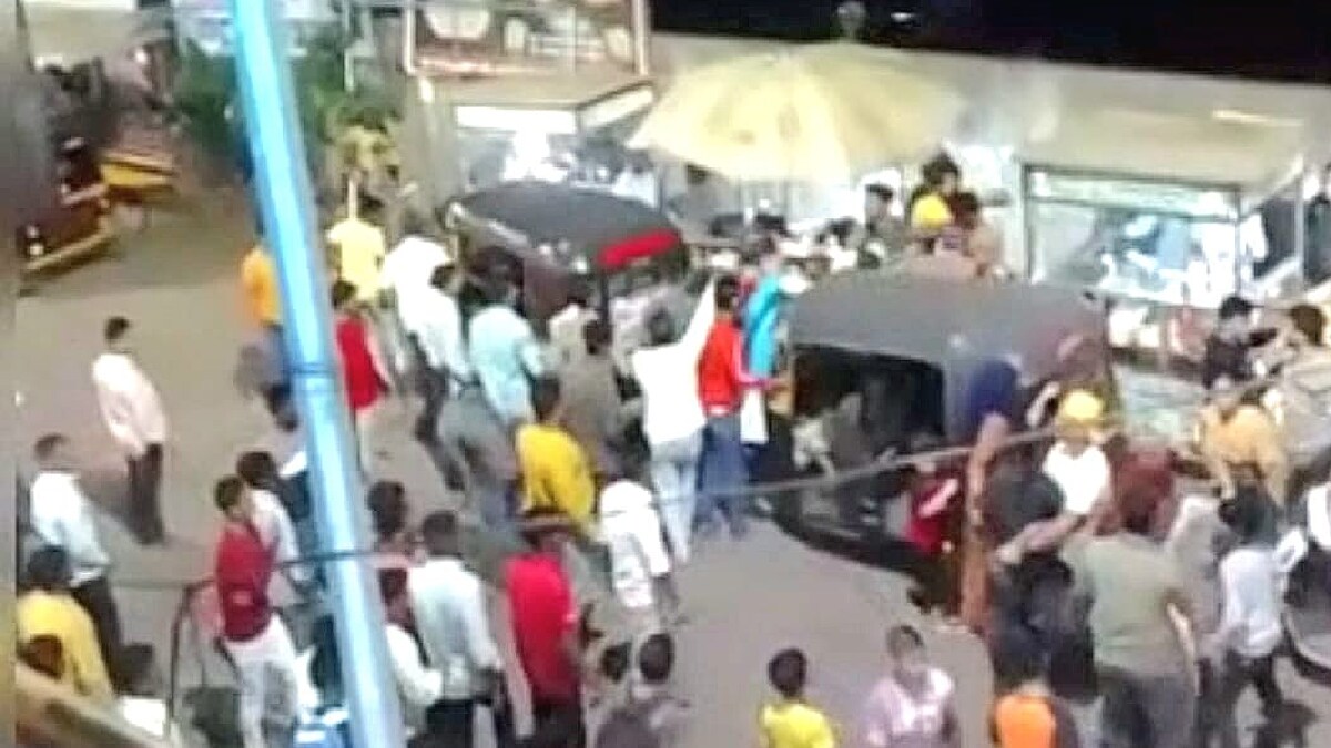 Clash between two groups in Ambivali