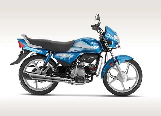 Hero HF Deluxe: ५०,९०० च्या एक्स-शोरूम किमतीत HF Deluxe मिळेल. त्याच्या मायलेजबद्दल बोलायचे तर ते सर्वाधिक आहे. मोटरसायकल एक लिटर पेट्रोलमध्ये ८२ किमी अंतर कापते.