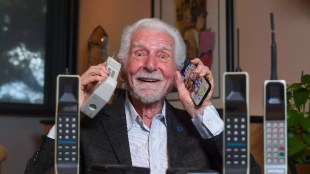 martin cooper made world first mobile call