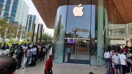 Apple First Retail Store in mumbai