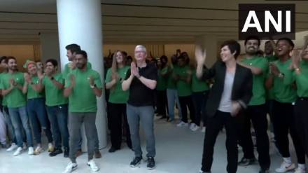 apple second Retail Store in delhi India
