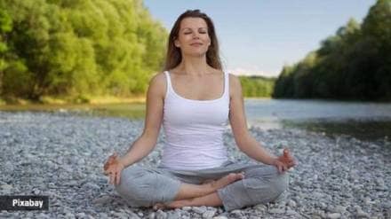 Apana Mudra for constipation relief