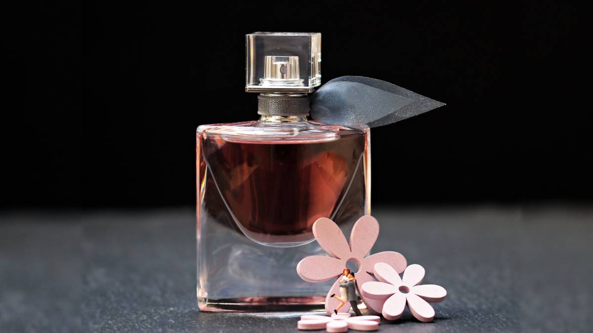 How to choose best perfume and what is right way to apply