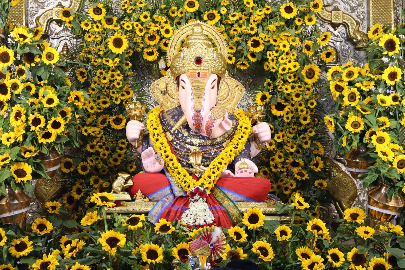 Shreemant Dagadusheth Halwai Ganapati Pune Sunflower Decoration