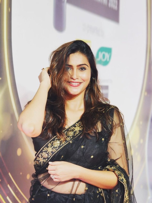 Surabhi Hande Black Saree