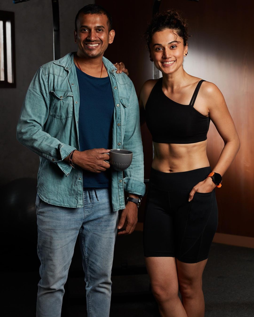 Taapsee Pannu 6-Pack Abs (8)