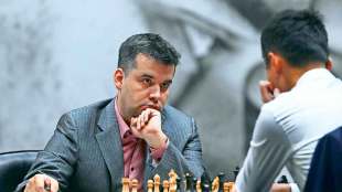 world chess championship 2023 round 2 ian nepomniachtchi with black beats ding liren