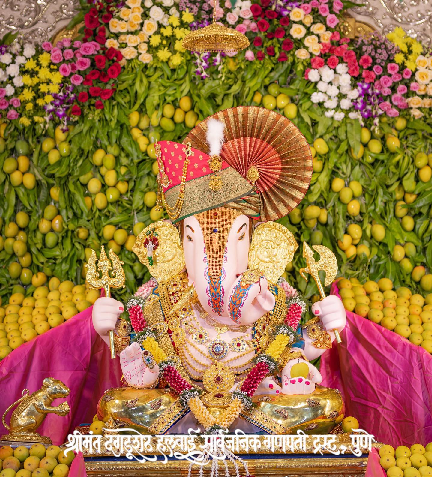 dagadusheth-ganpati-mango-decoration