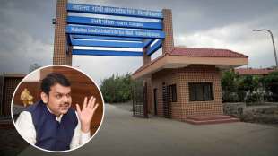 deputy chief minister devendra fadnavis taken notice on tension in hindi university