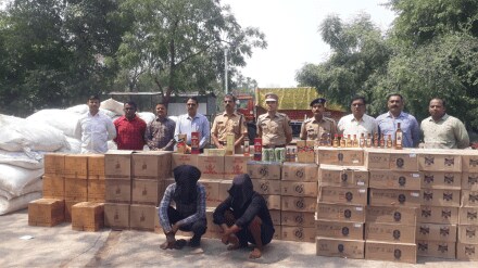 fake liquor transport sanitary pads dhule