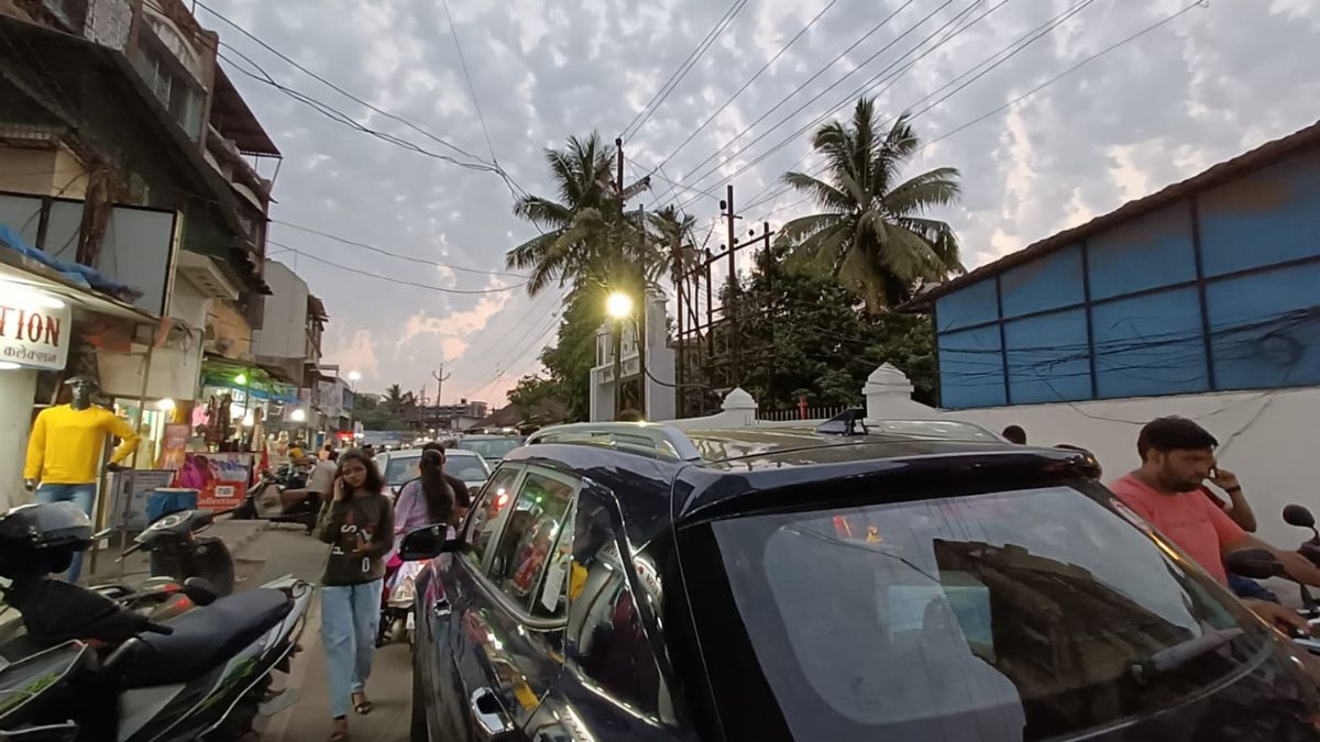 traffic jam in uran