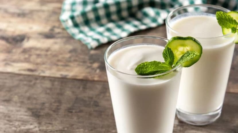 why should drink buttermilk in summer (फोटो सौजन्य : फ्रिपीक)