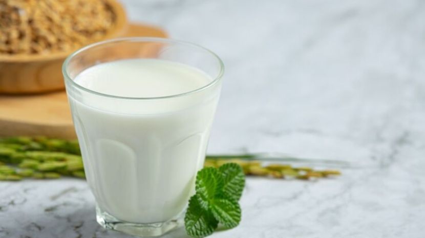 why should drink buttermilk in summer (फोटो सौजन्य : फ्रिपीक)