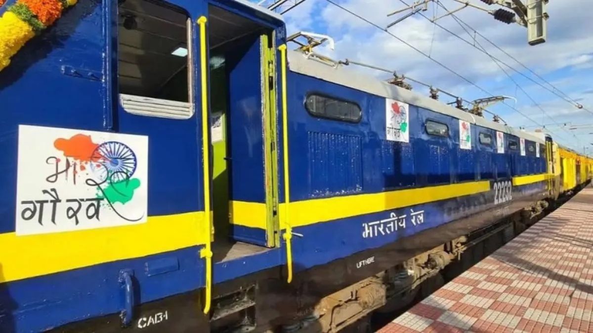 भारतीय रेल्वेत सर्वाधिक निळे डब्बे दिसून येतात. या डब्ब्यांना इंटिग्रल कोच असे म्हणतात. हे डब्बे एक्सप्रेस आणि पॅसेंजर ट्रेनला जोडण्यात येतात. हे लोखंडाने बनविण्यात येतात.
