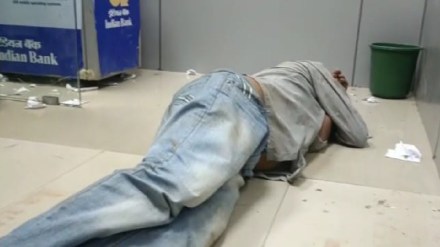 A drunkard was seen sleeping in a bank ATM center in Vashi