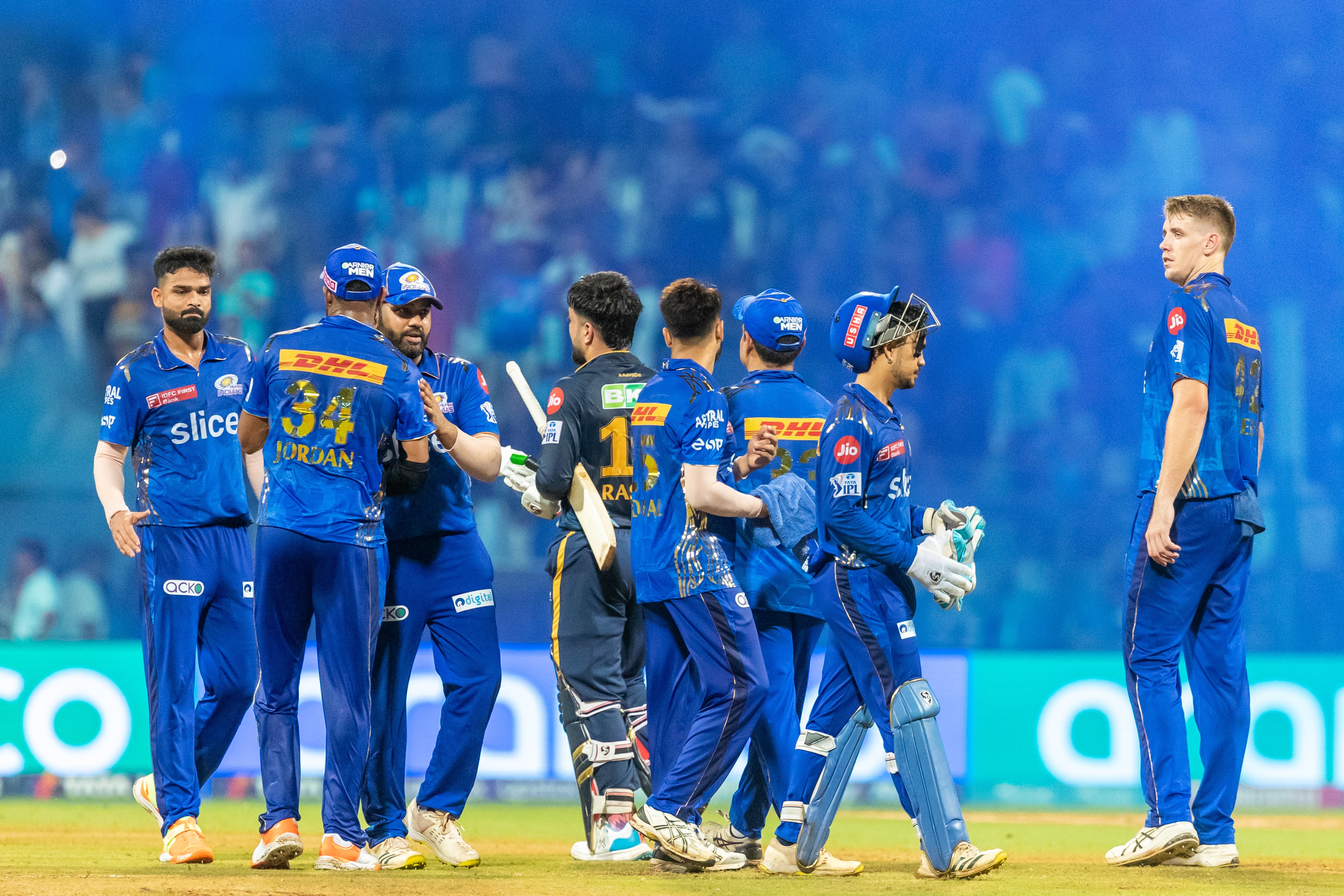 GT vs MI: राशिद खान-अल्झारी जोसेफ जोडीने रचला इतिहास, आयपीएलमध्ये नवव्या विकेटसाठी केला मोठा विक्रम