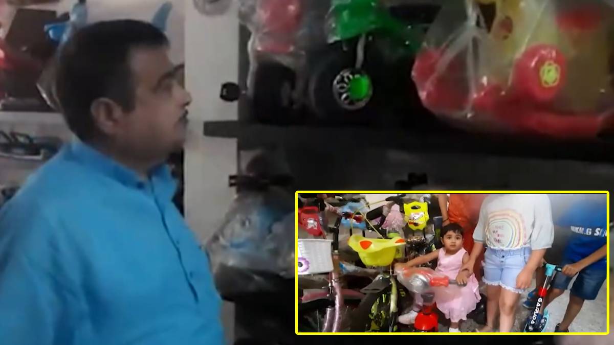 nitin Gadkari at cycle shop
