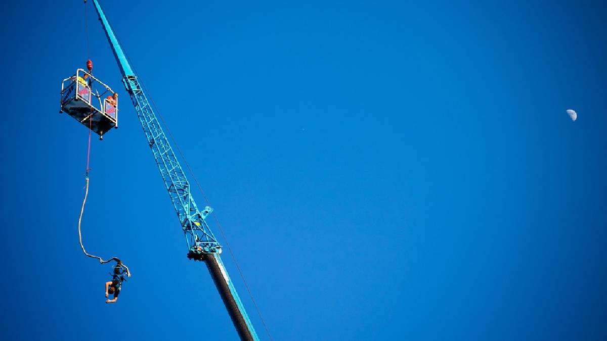 bungee jumping