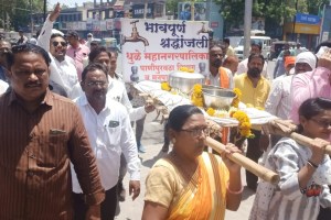 Thackeray group in protest against municipal administration