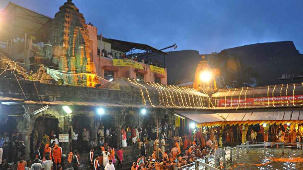 controversy trimbakeshwar temple in nashik