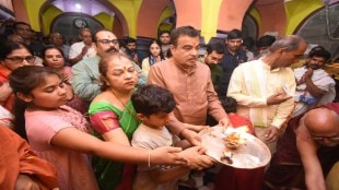 Nitin Gadkari family temple visit
