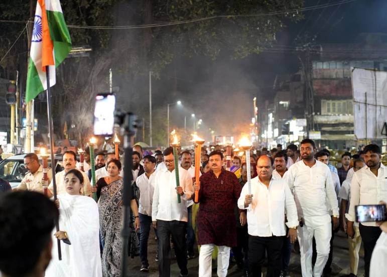 बाळू धानोरकर हे मुळचे चंद्रपूर जिल्ह्यातील भद्रावती गावचे. शिवसेना प्रमुख दिवंगत बाळासाहेब ठाकरे यांच्या कट्टर हिंदुत्ववादी विचारांनी प्रेरित होऊन शिवसेनेत प्रवेश केला. (फोटो - बाळू धानोरकर/फेसबूक)