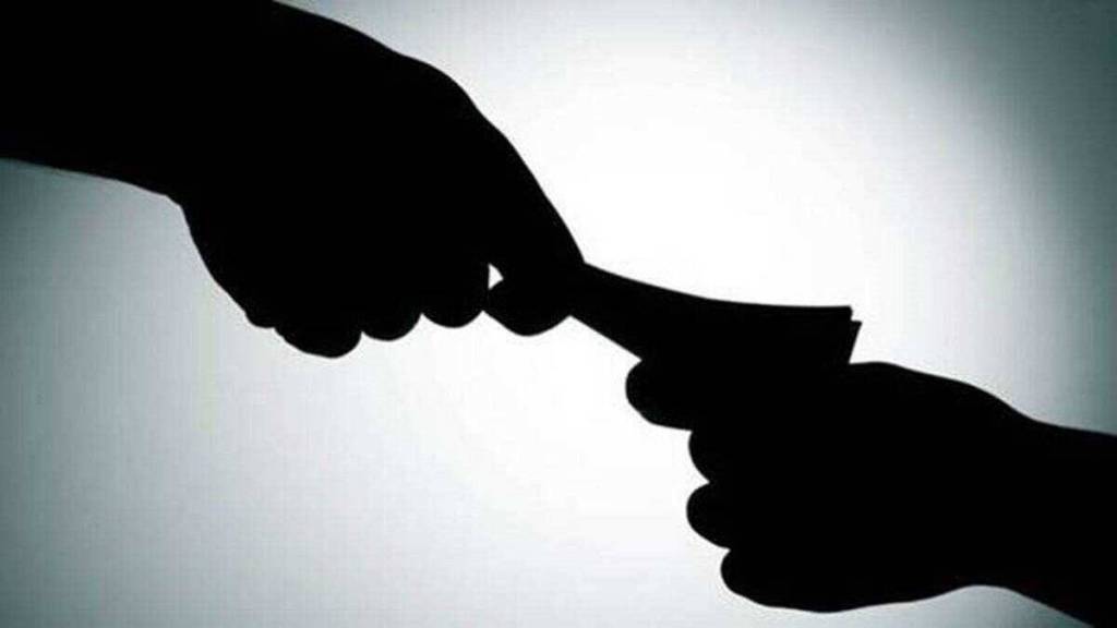 board officer arrest bribe dhule