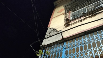 eight year old boy injured plaster building collapsed thane
