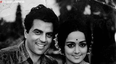 हेमा मालिनी आणि धर्मेंद्र तुम हसीन मैं जवान'च्या शूटिंगदरम्यान ते पहिल्यांदा भेटले.