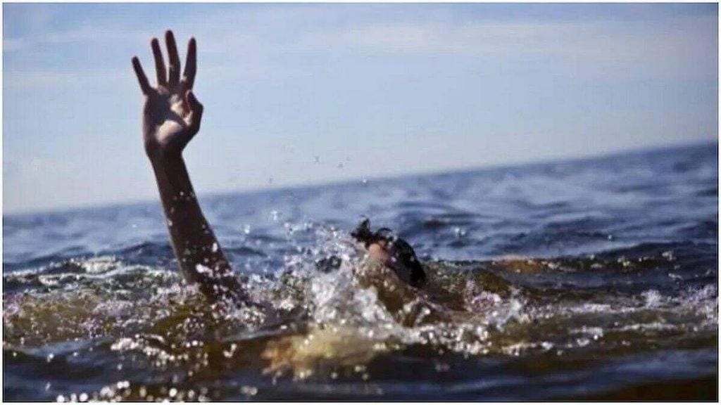 three students drowned to death