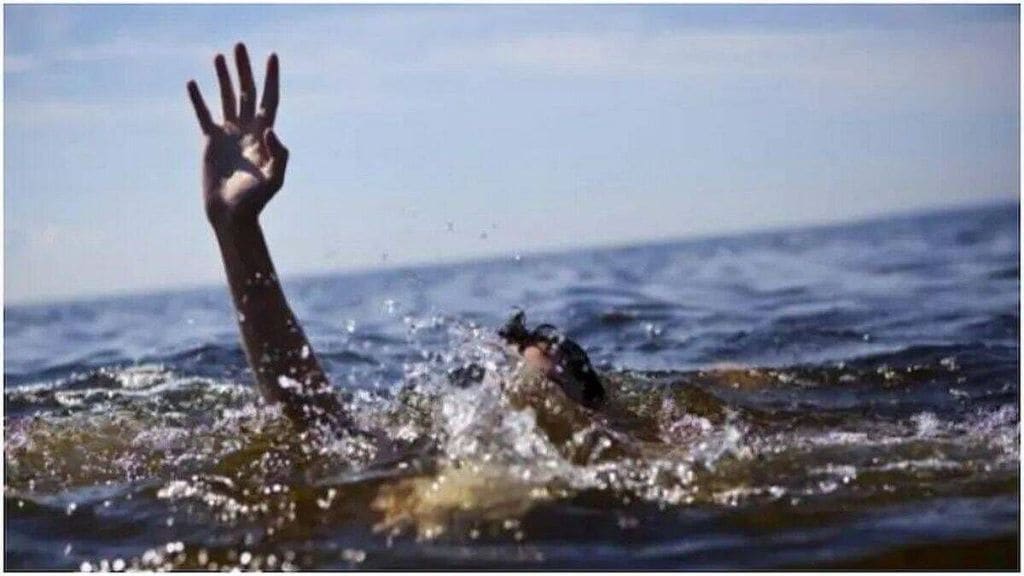 three students drowned to death