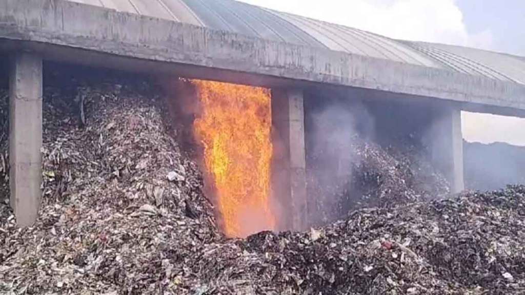 fire breaks out at dumping ground in kalyan