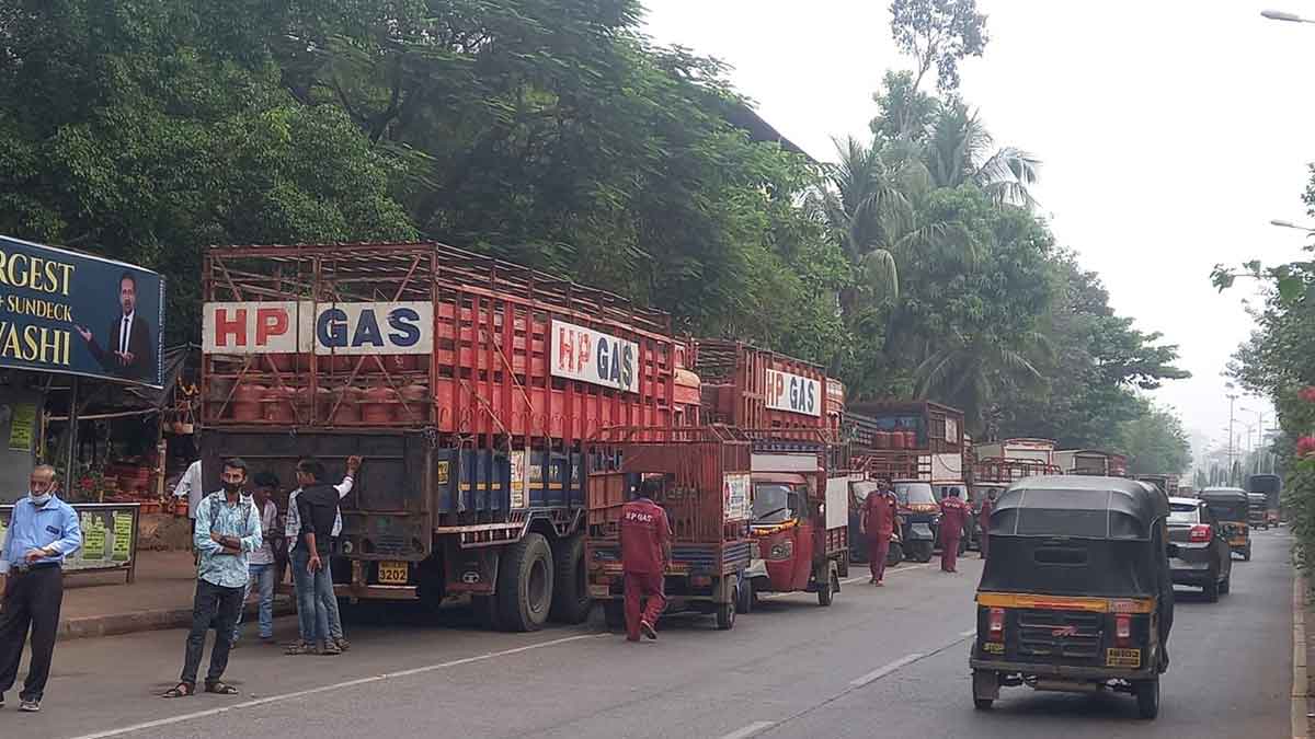 lgp cylinders loaded truck park on road in navi mumbai
