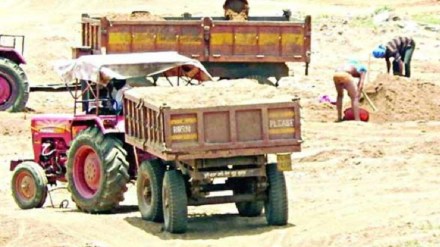 buldhana deulgaon raja tehsildar issue illegal sand smuggling