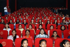 crowd women watch the kerala story free movie kalyan