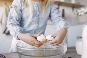 These 5 kitchen items will remove the smell of eggs coming from the dishes, know how to use them