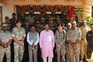 forest minister sudhir mungantiwar reached naxal affected sensitive area murkutdoh in gondia