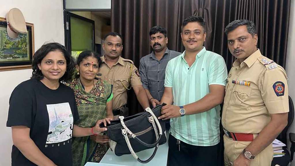navi mumbai police successfully search 10 tolas gold